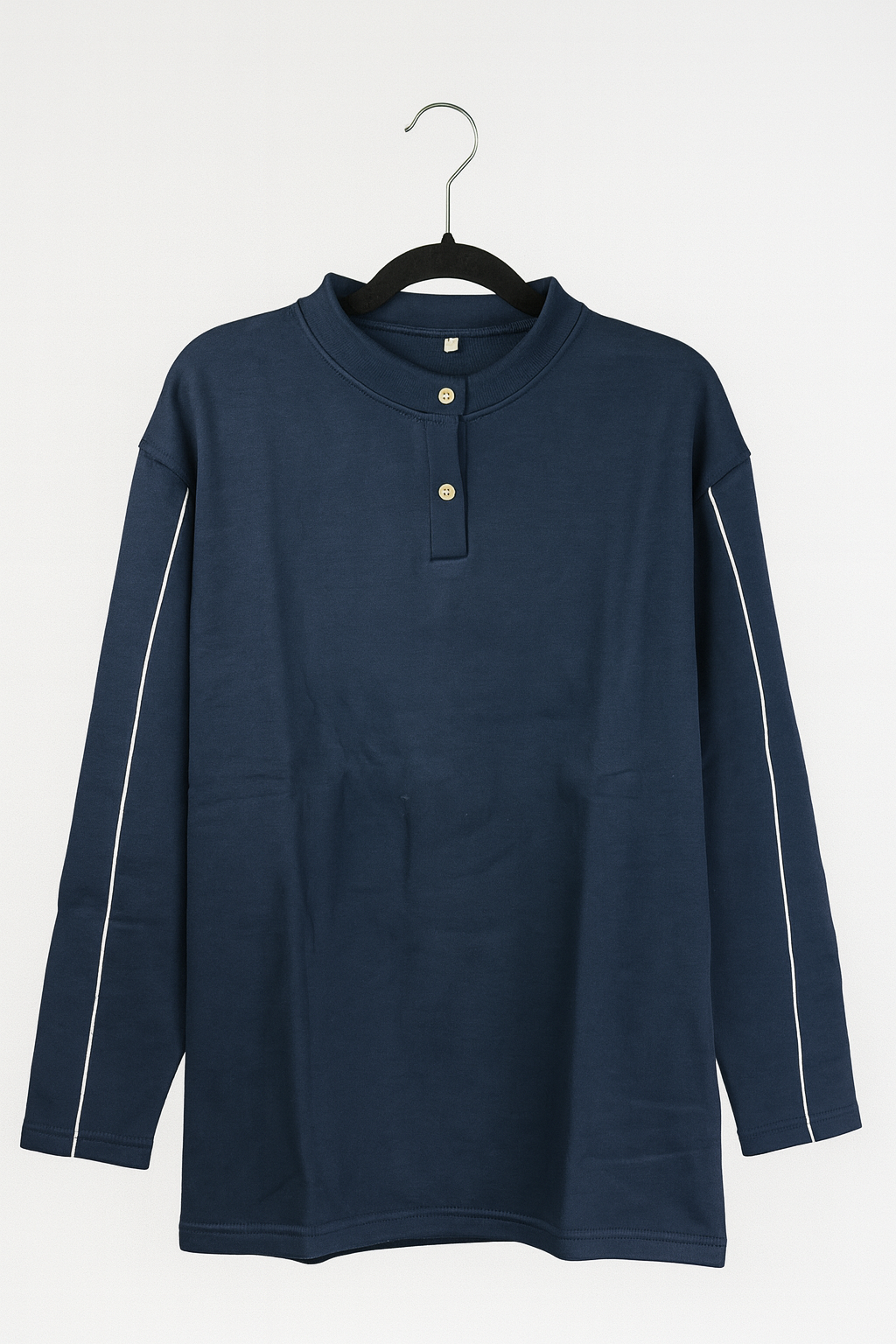 Unisex Langarmshirt – Dunkelblau mit weißen Kontraststreifen