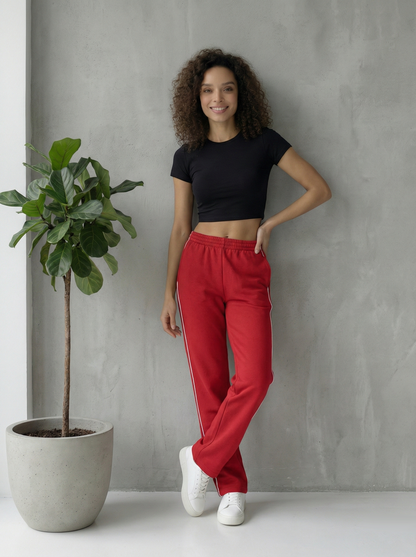 Damen Trainingshose in Rot mit feinen weißen Seitenstreifen