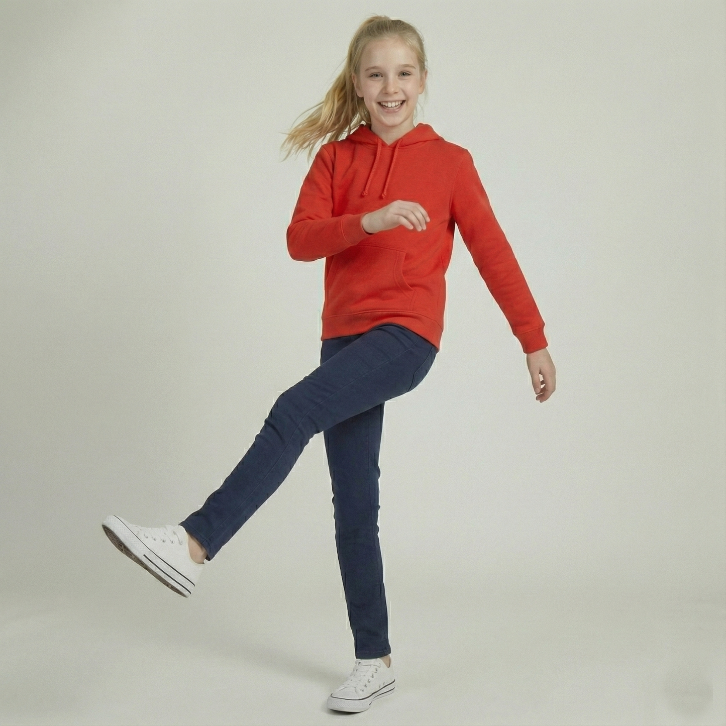 Kinder Hoodie – Rot mit Kängurutasche