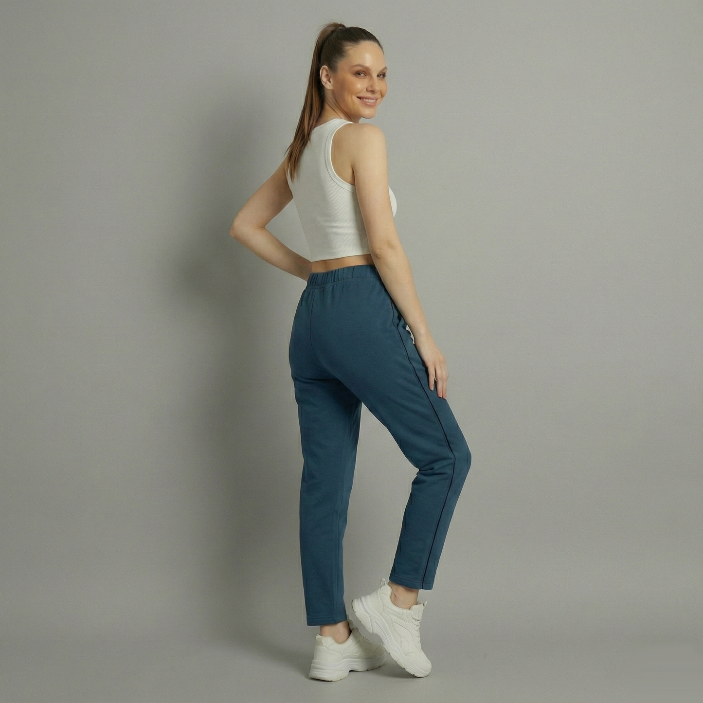 Damen Trainingshose in Blau mit schwarzer Seitenziernaht