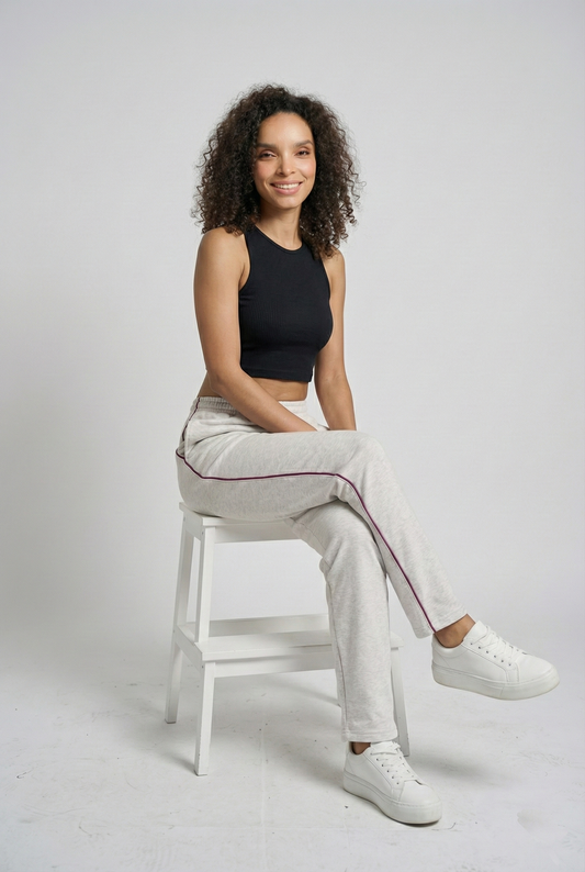 Trainingshose Hellgrau mit weinroten Seitenstreifen