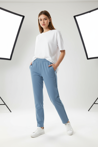 Damen Trainingshose – Hellblau mit schwarzem Seitenstreifen